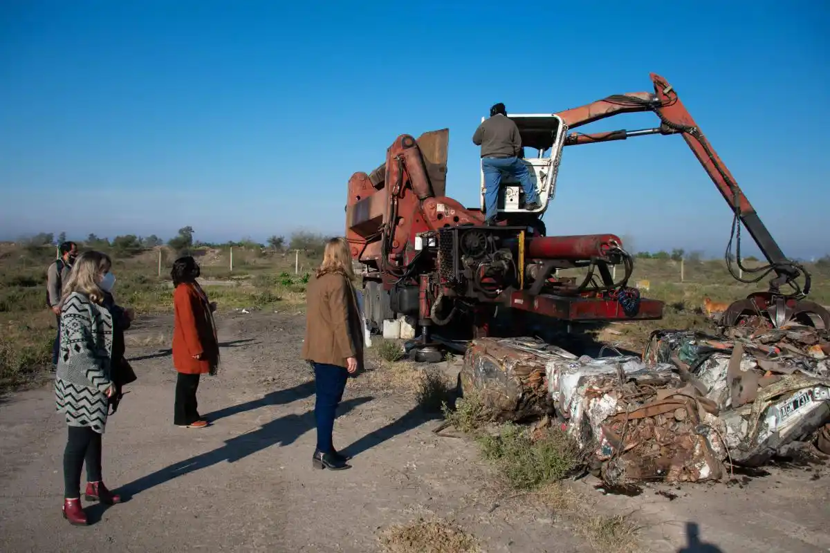 Planta de Reciclado: Se comenzó la compactación de chatarras de autos y motos