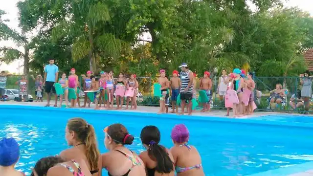 Galarza. Muestra de natación en el Polideportivo