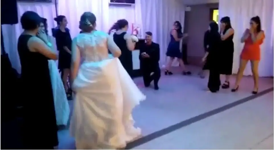 En medio de una fiesta de casamiento, se vivió un momento tan emotivo como inesperado