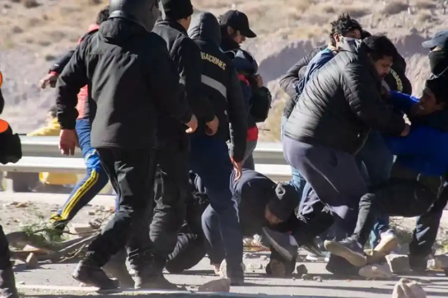 Incidentes y represión en Jujuy: 170 heridos y 68 detenidos