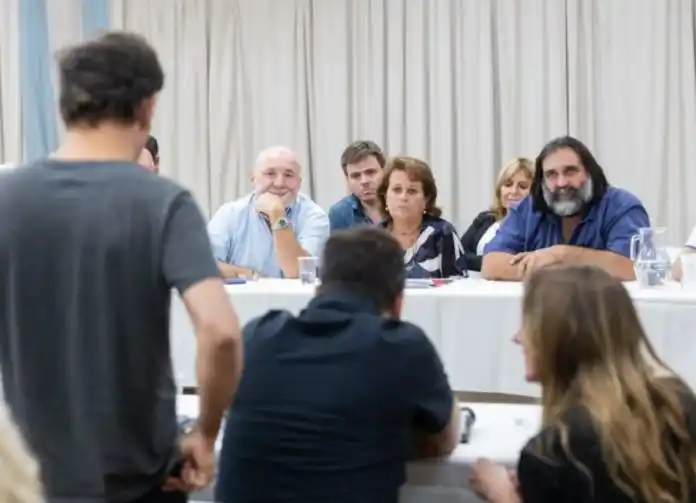 Tras aumento a la Policía, más de 15 sindicatos de estatales salieron a pedir por paritarias