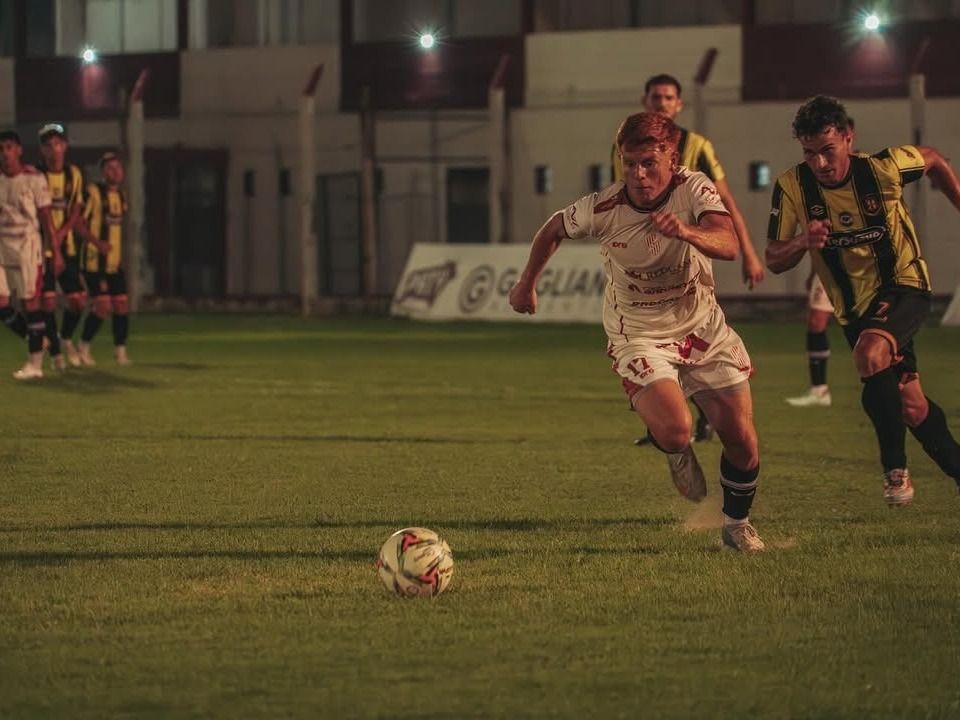 El León se midió en un amistoso en Rafaela con Atl.Pilar. El martes 3, se sortea el Federal A. Foto:Prensa 9 de Julio