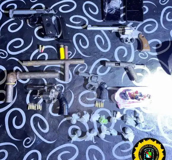 Allanamientos en Concordia: secuestro de armas y drogas