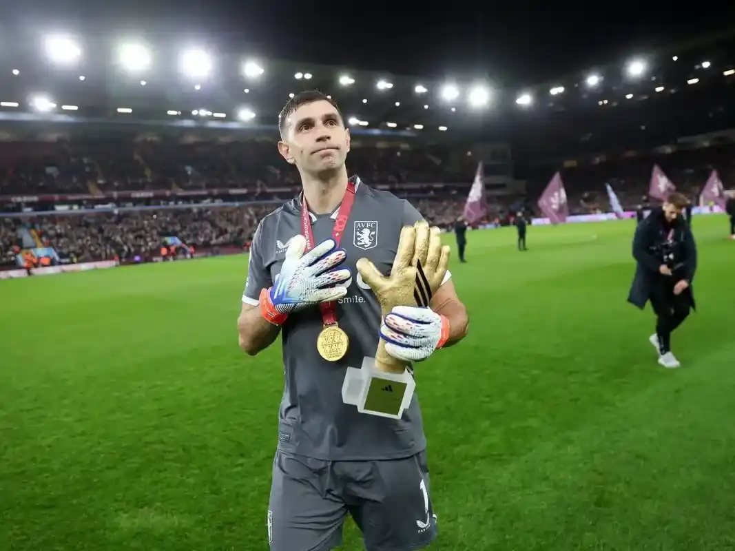 El "Dibu" Martínez buscarpa revertin la serie con Los Villanos de local. Foto:Dibu Martínez Twitter oficial