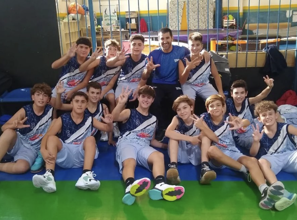 Básquet: dos victorias y dos derrotas para las inferiores celestes en Campana