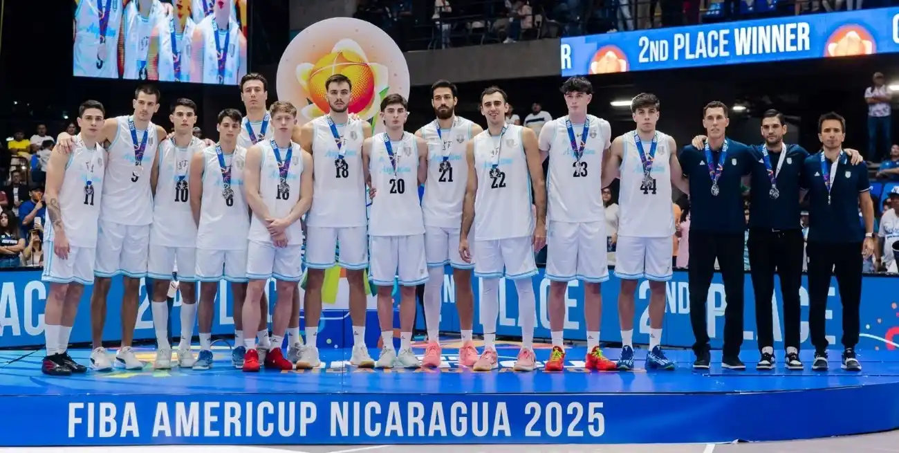 El plantel recibió su merecida medalla de plata. Crédito: CAB