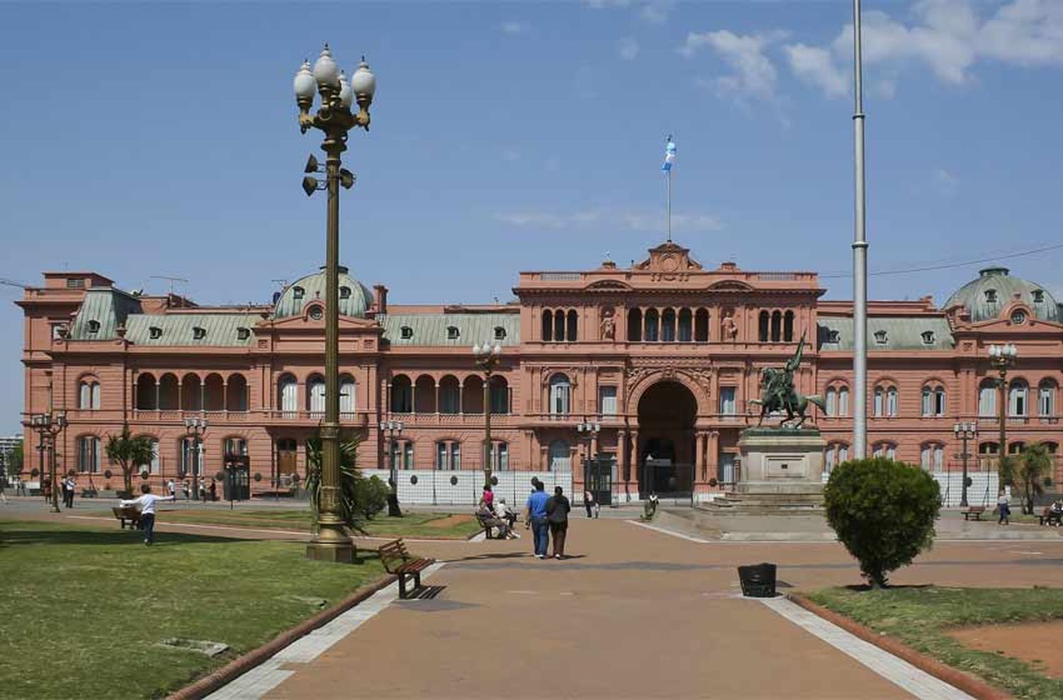 Tensión y preocupación en Casa Rosada por una amenaza de bomba