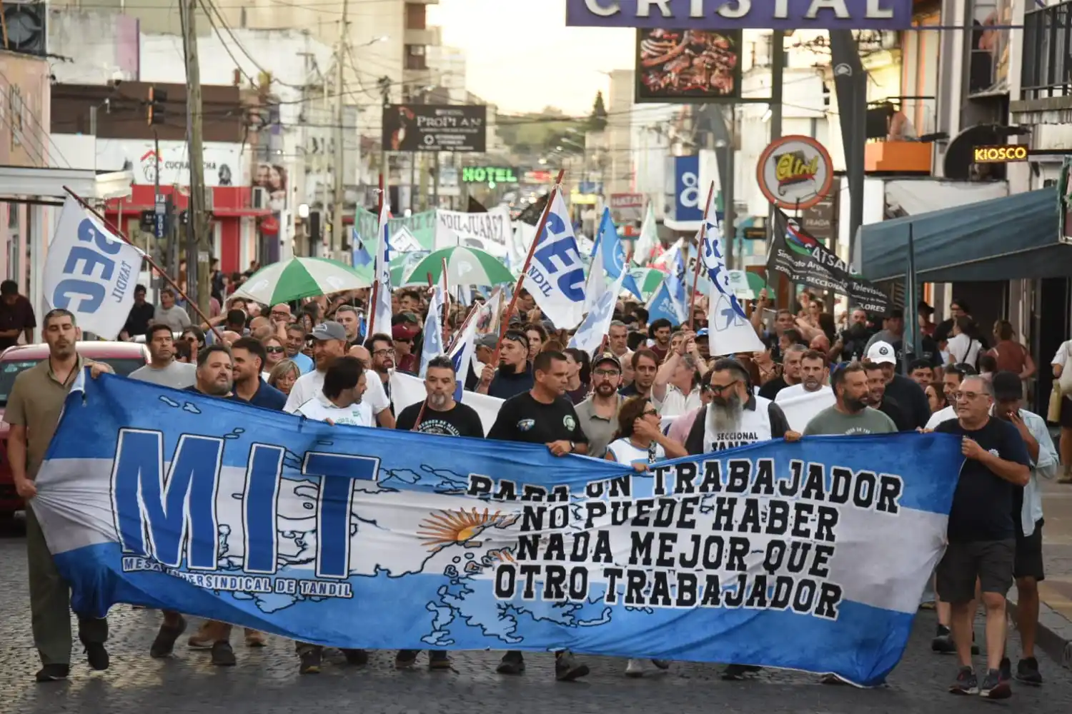 La Mesa Intersindical de Tandil encabezó la movilización en contra de la reforma laboral.