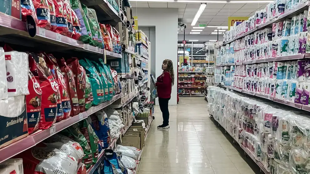 El índice de confianza del consumidor volvió a caer en diciembre y frenó su recuperación