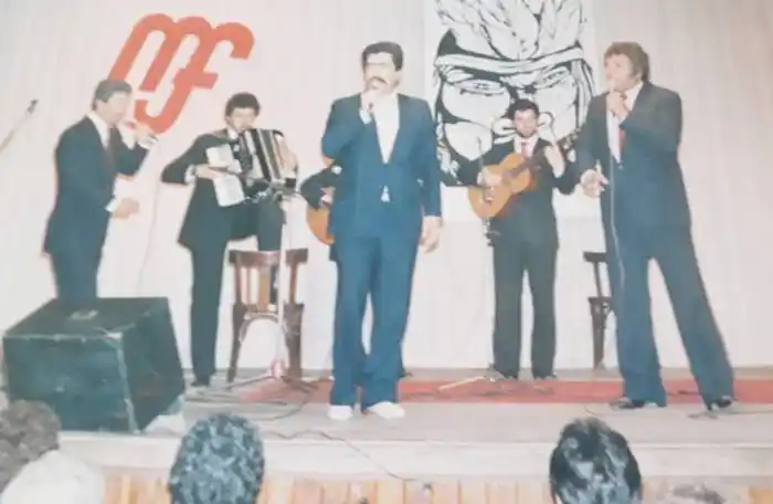 El Dr.  Ernesto  Gallegos,  cantautor  concordiense,  nos  escribe  recordando  a  su  gran  amigo  Néstor  Cuestas 