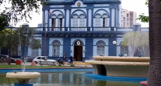 Dos policías terminaron lesionados tras una persecución  