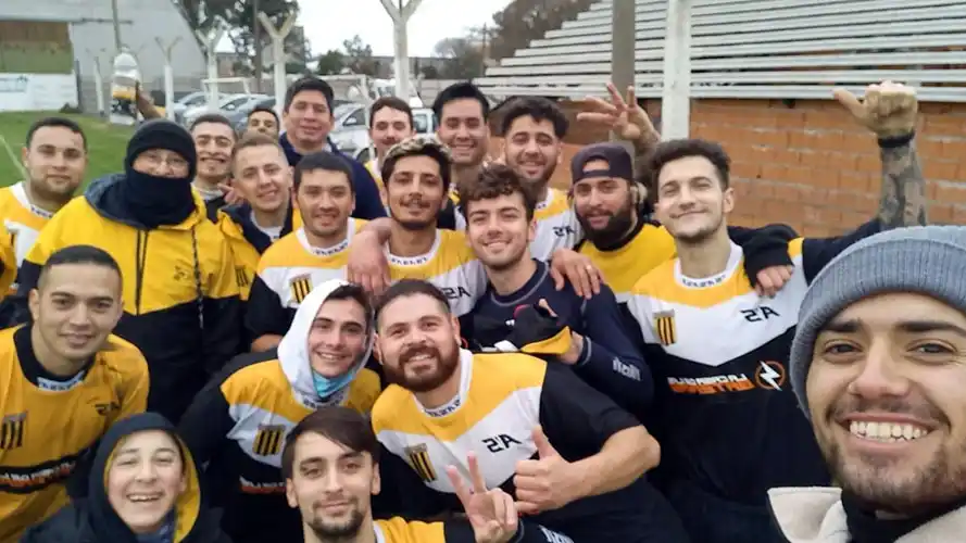 Con espíritu browniano y pasión por el fútbol