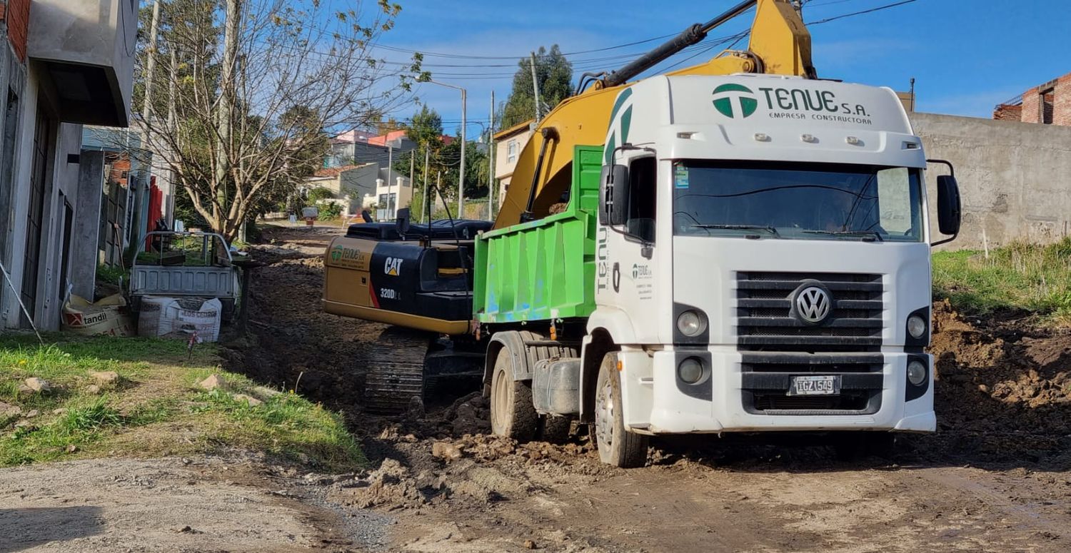 El Municipio avanza con la obra de construcción de cordón cuneta en 40 cuadras de la ciudad