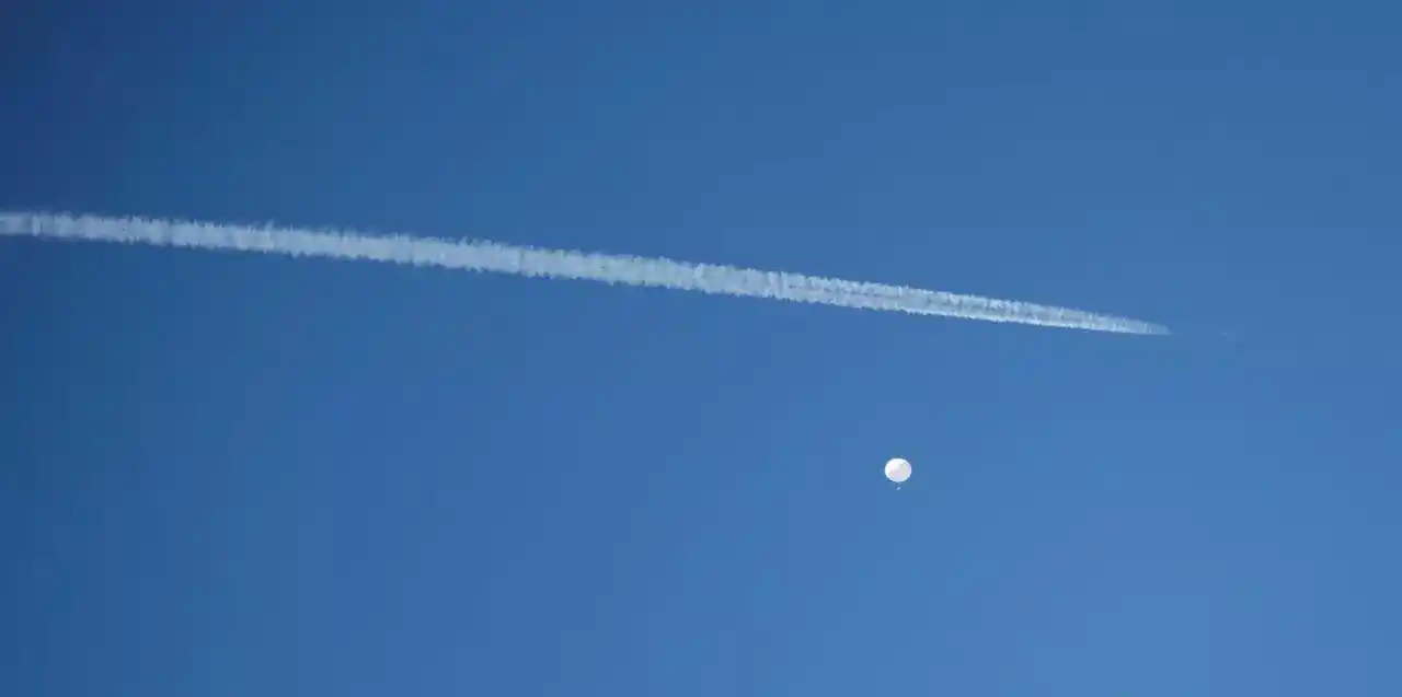 Video: Estados Unidos derribó el globo espía chino y estudiará los restos