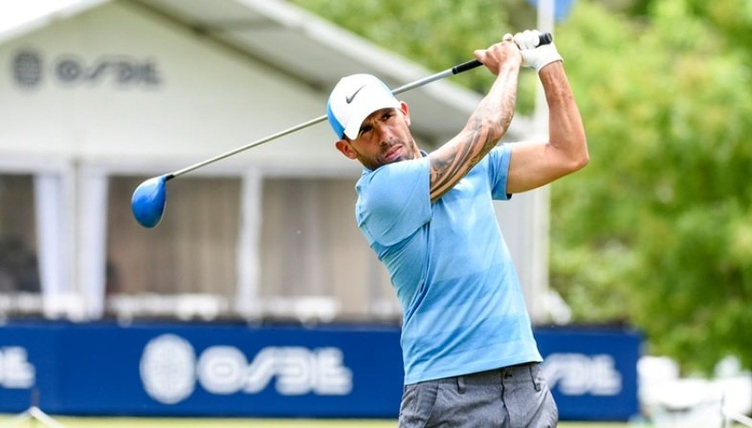 Carlos Tevez, fanático del golf, intentó viajar a Tandil pero no lo dejaron ingresar a la ciudad (Photo by Enrique Berardi/PGA TOUR)