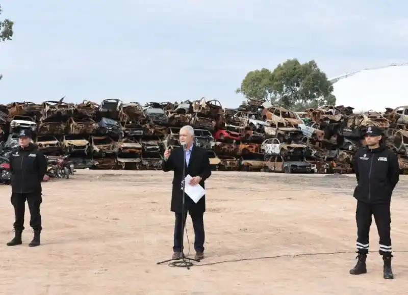 Alak presentó el plan de compactación de vehículos más grande de la historia de La Plata