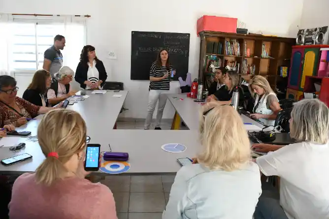 Comenzó la tercera edición del Taller de digitalización para personas mayores