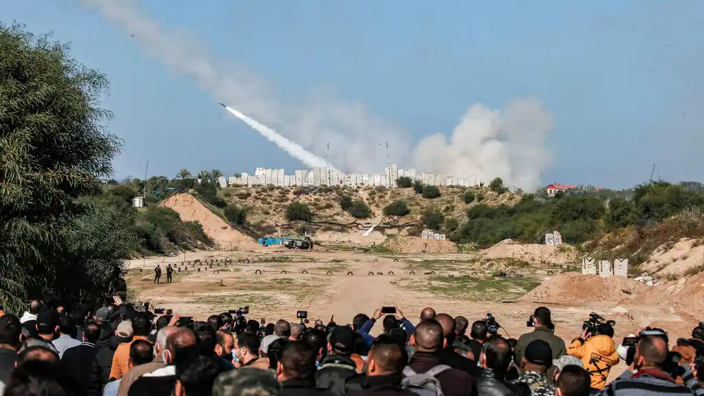 Milicias palestinas disparan cohetes desde Gaza como mensaje a Israel (VIDEOS)