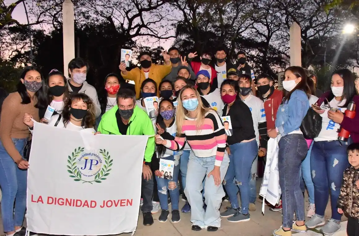 Cresto recibió el respaldo de las juventudes peronistas y habló de "la agenda del futuro"