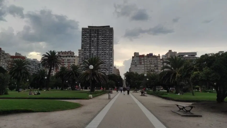  Lunes con tiempo nublado, húmedo y chaparrones en las últimas horas de la tarde