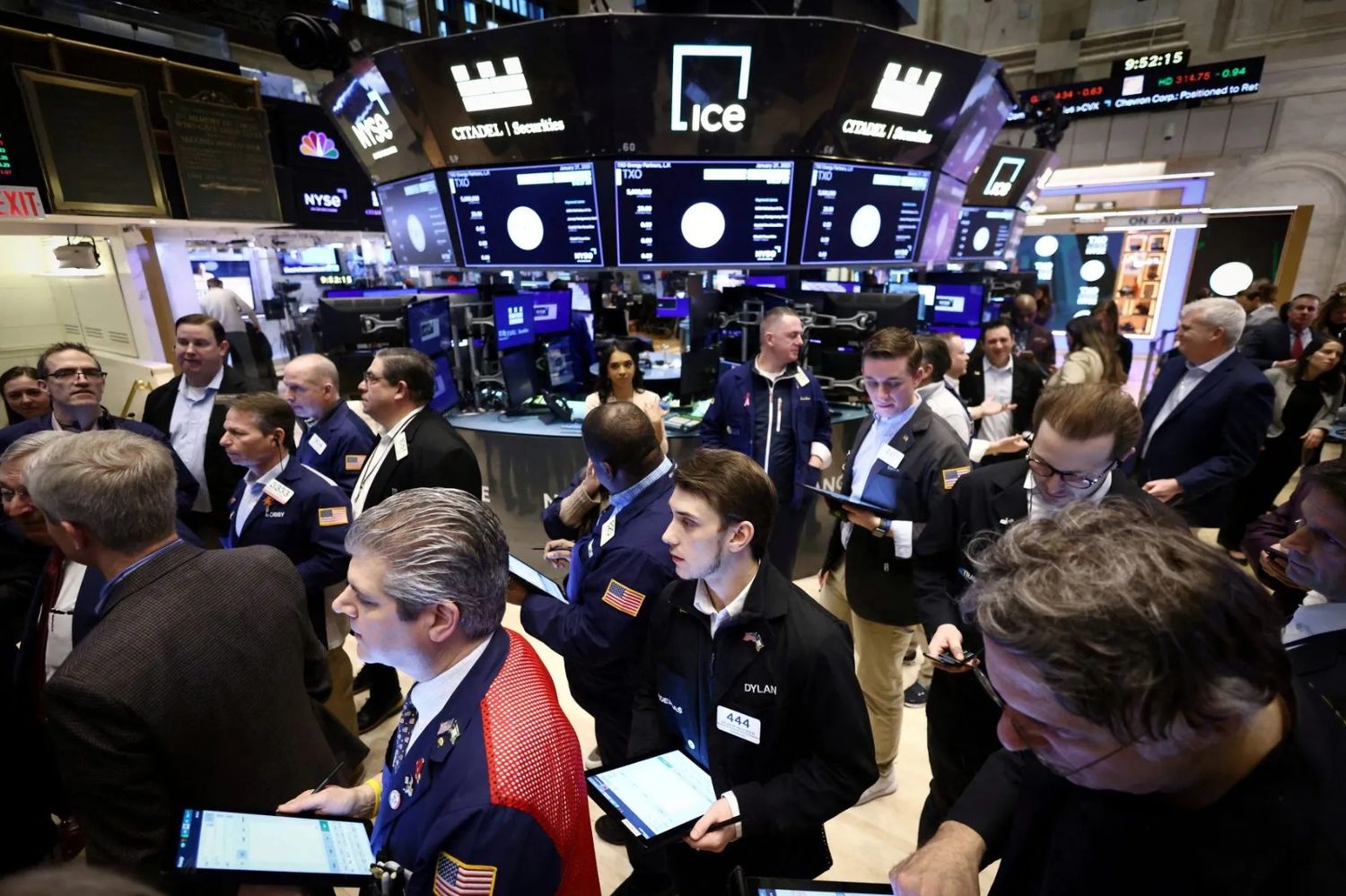 Brutal caída de las bolsas de Asia y Europa: la guerra comercial de Trump sacude los mercados globales