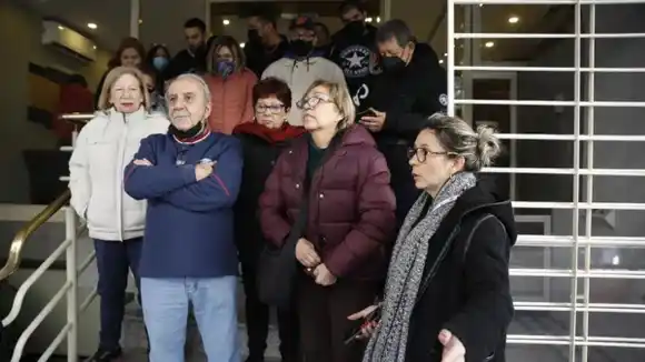 Varados, sin hotel y sin respuestas: así quedaron 100 pasajeros venezolanos en Argentina