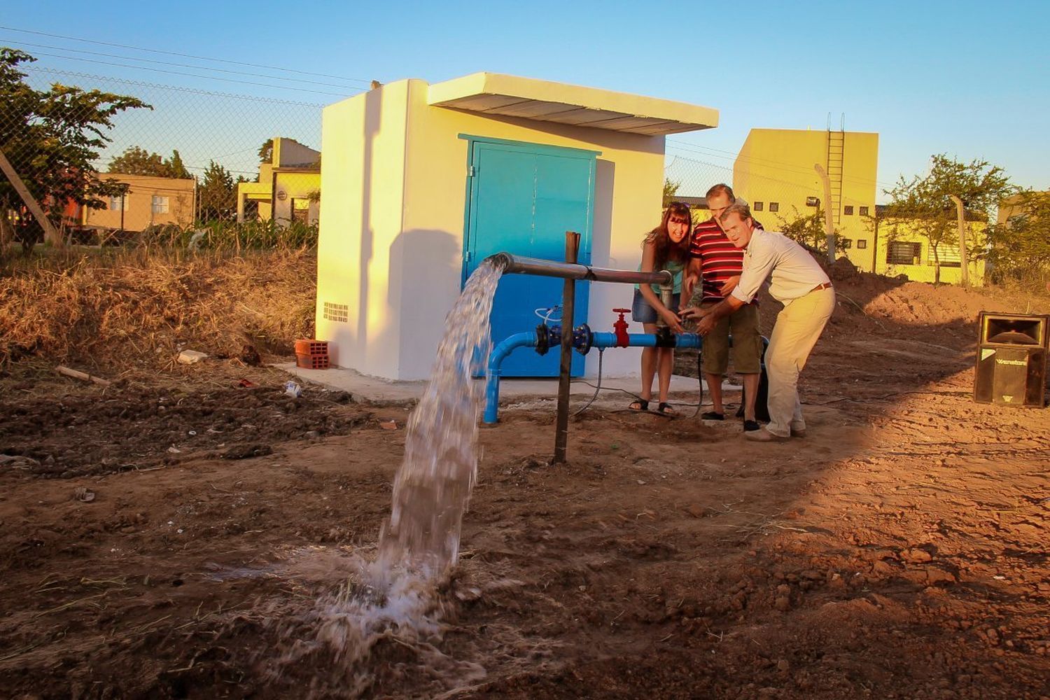 La Municipalidad inaugura un nuevo pozo de agua en el barrio Médanos