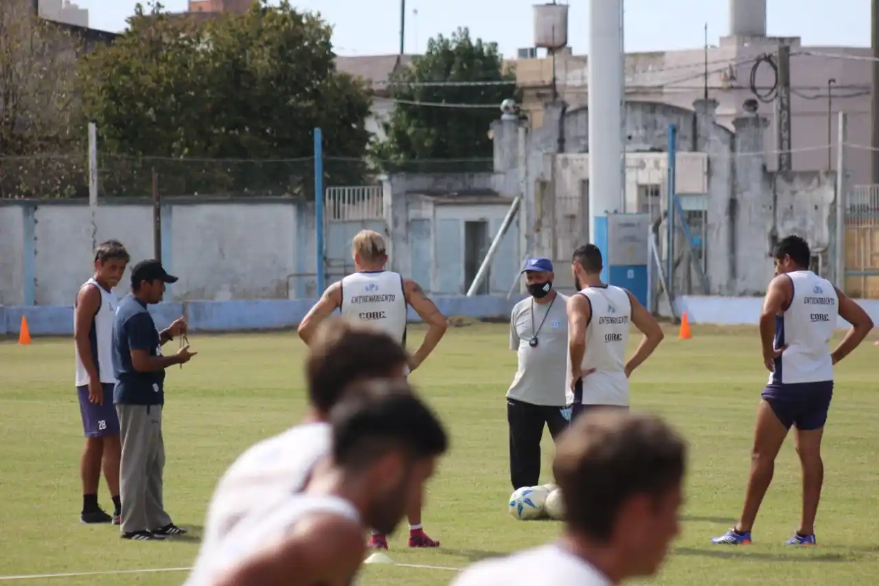 El Beto Acosta, conforme con las incorporaciones: "Los jugadores llegaron bien" 