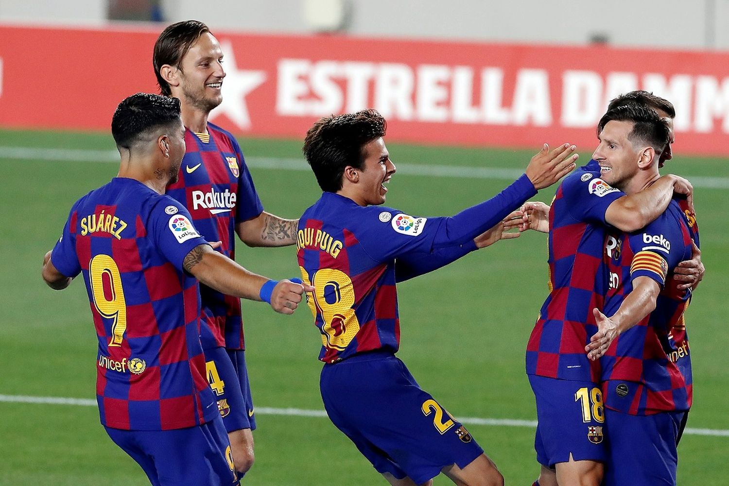 Messi llegó a su gol 700 pero el Barcelona complicó sus chances en la punta
