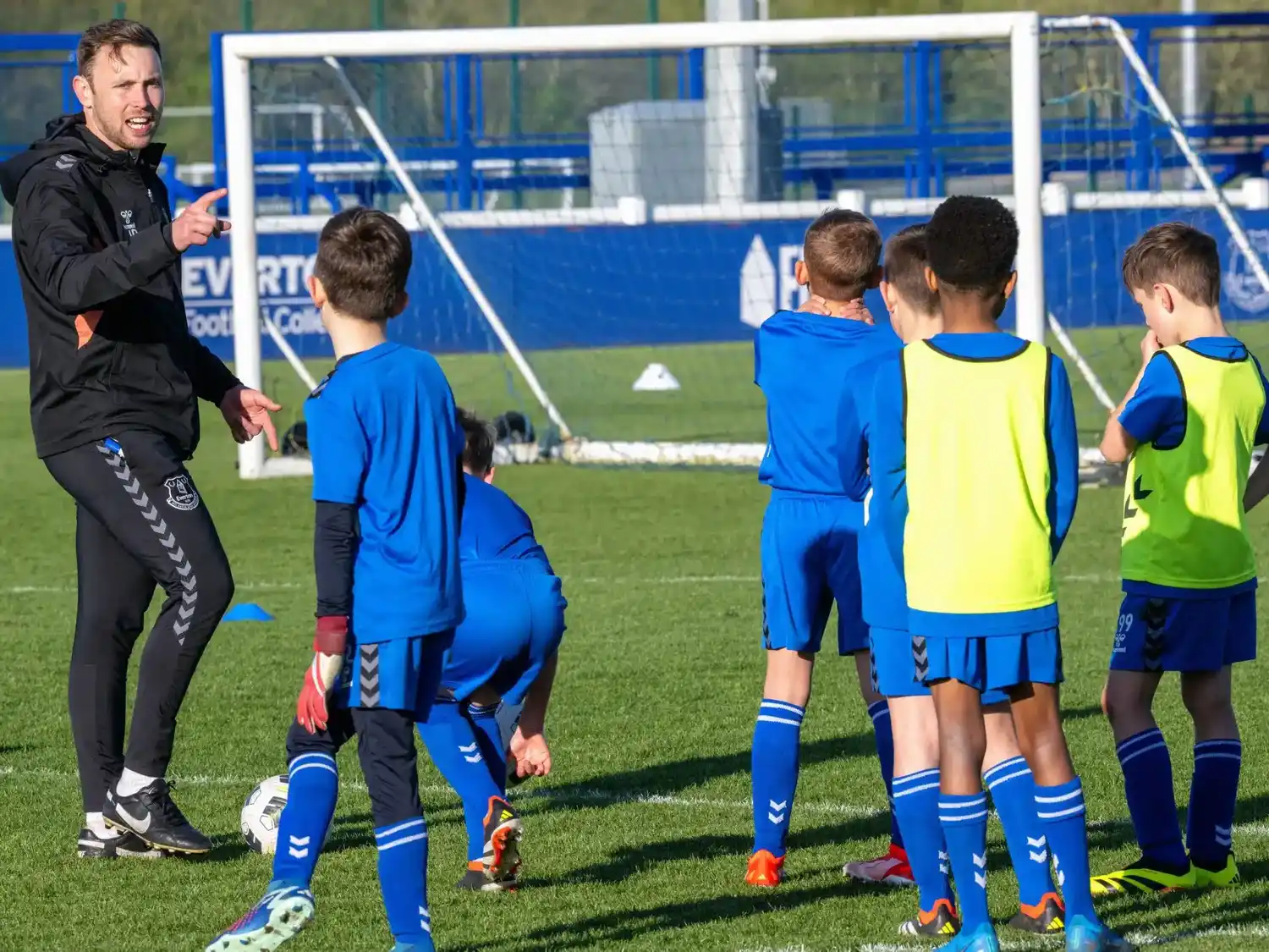 Venado Tuerto y la región tendrán cursos de director técnico de fútbol con formato semi presencial. Foto: Ilustración