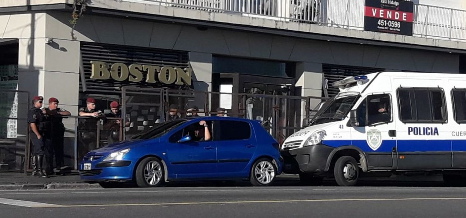 Desalojaron la confitería Boston en Mar del Plata: "Nos sacaron como delincuentes"