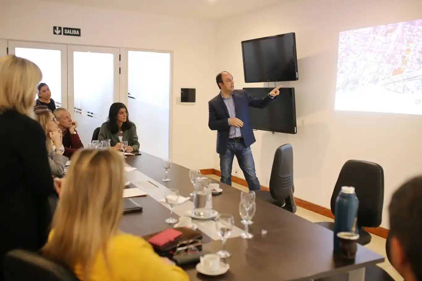 Corral: “Contamos con empresas interesadas en invertir en la Terminal de Ómnibus”