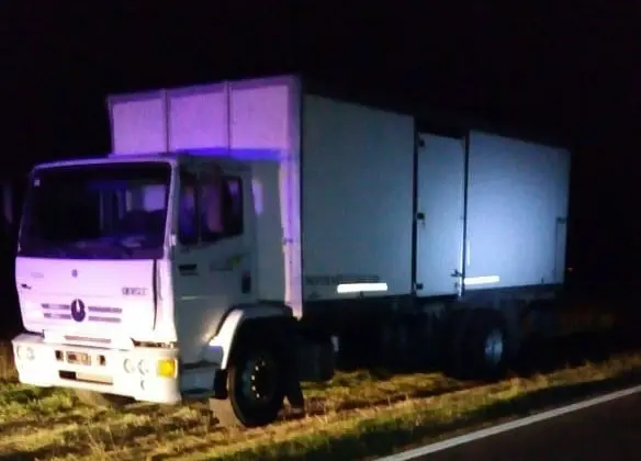 Hallan camión de un comisionista asaltado por “piratas del asfalto”