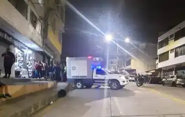 ¡NOCHE SANGRIENTA! Acribillan a un venezolano al interior de una peluquería en Ambato, Ecuador