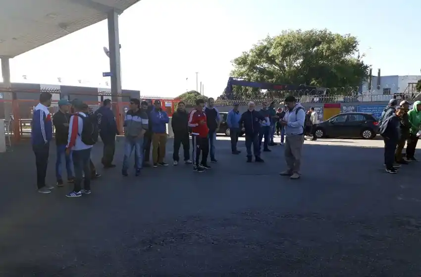 Obreros navales cortaron el acceso a las terminales 2 y 3 del puerto