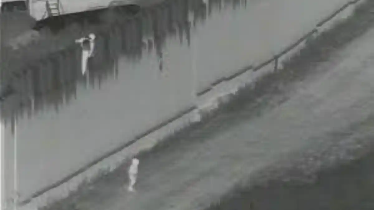 ¿MIGRACIÓN EXTREMA? Sujeto deja caer a un niño de 4 años desde el muro fronterizo para cruzar a EE.UU. (+ Video)