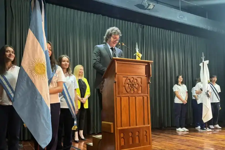 Milei inaugura el ciclo lectivo 2024 en el colegio donde estudió: "Todos los días encontramos un nuevo curro y los sacamos afuera"