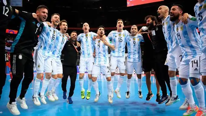 La alegría del equipo masculino de futsal.