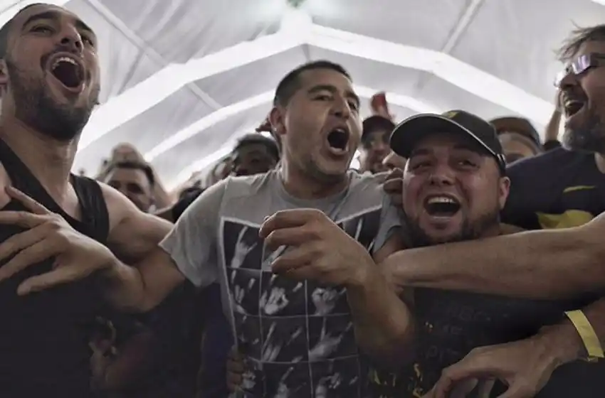 Riquelme deberá dar explicaciones a la Justicia por haber llevado a su hijo al superclásico tras un viaje a México