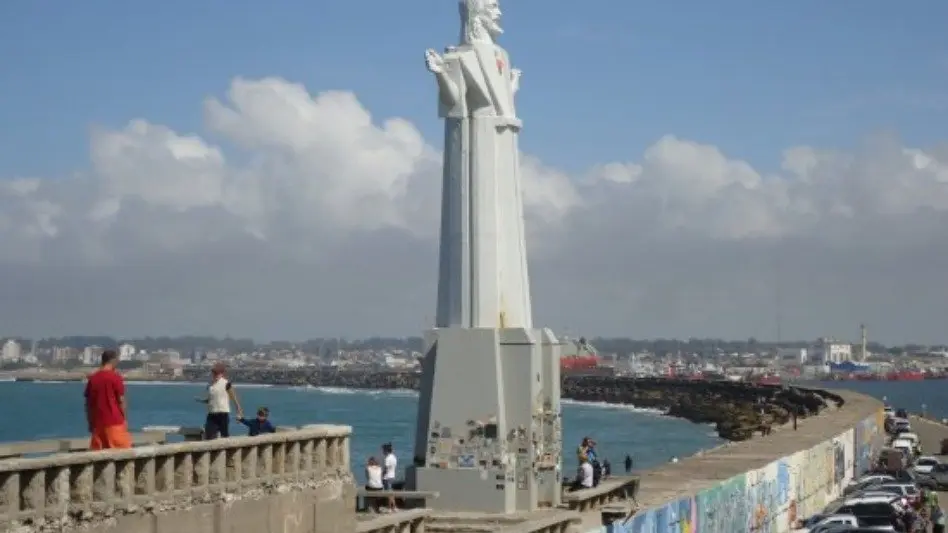 Restaurarán el monumento a San Salvador y piden a los familiares retirar las placas