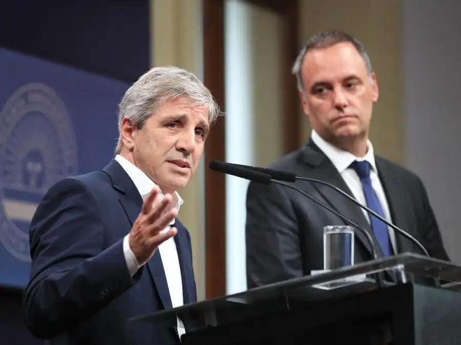 Los dólares del agro que compró el Gobierno van en buena parte a contener la divisa estadounidense.