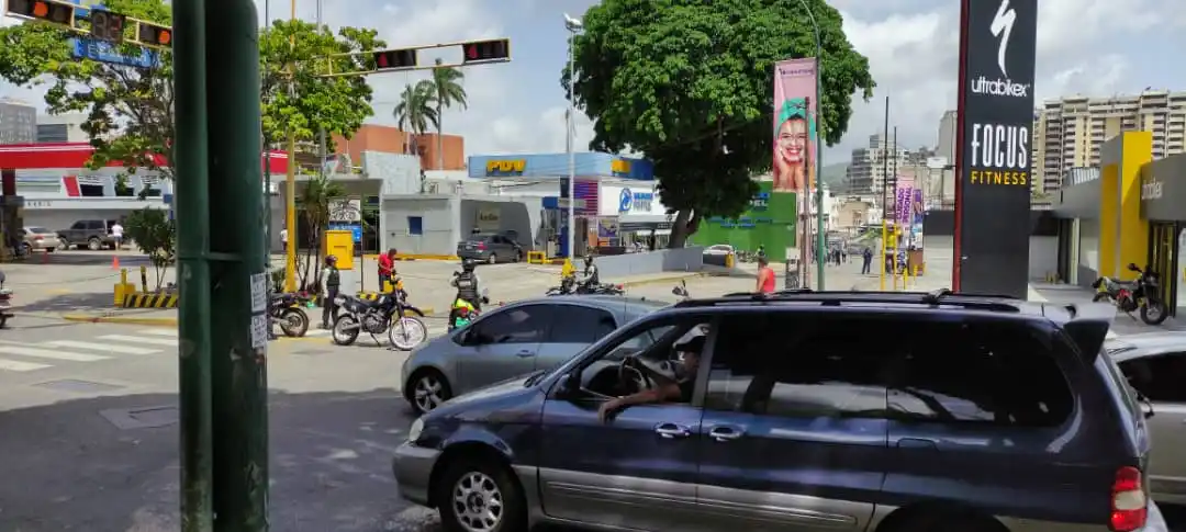 EXPLOSIVISTAS DEL SEBIN ACTIVOS: ALARMA DE BOMBA en estación de servicio del CSI