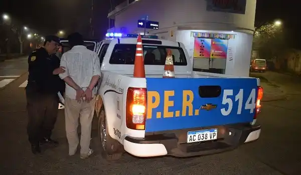Se paseaba por costanera golpeando a una mujer en su camioneta 