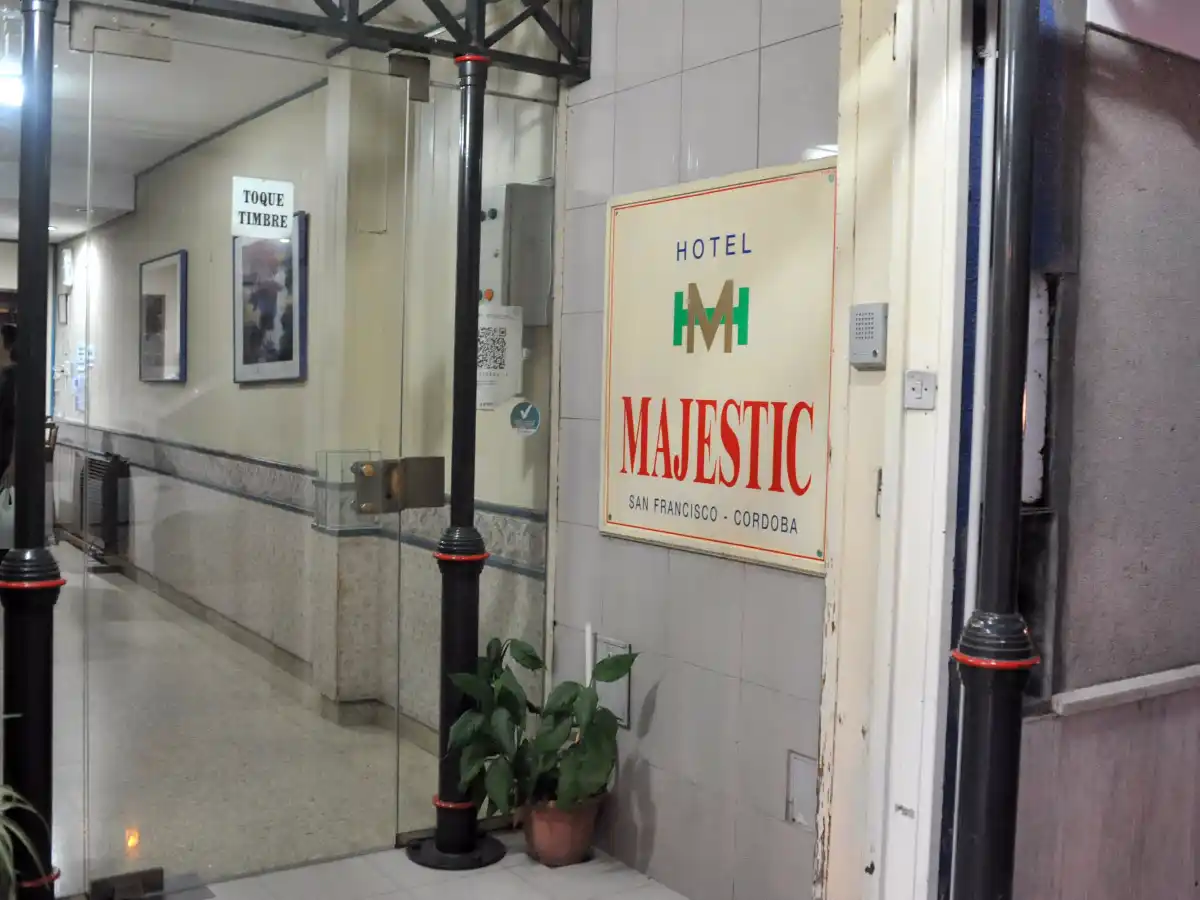 Detenido por causar daños en hotel