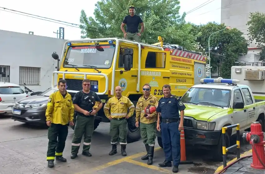 Bomberos voluntarios marplatenses rumbo a Corrientes