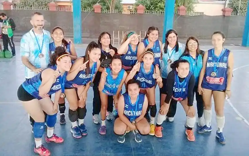 Nacional y Villa 213,
los mejores en el vóley