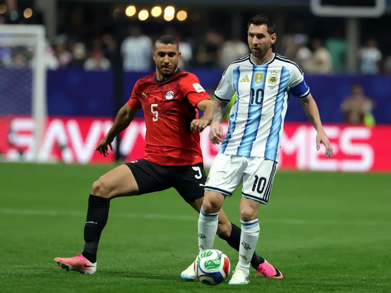 Messi salvó a la Argentina con un golazo y mantiene vivo el sueño de los cuartos de final