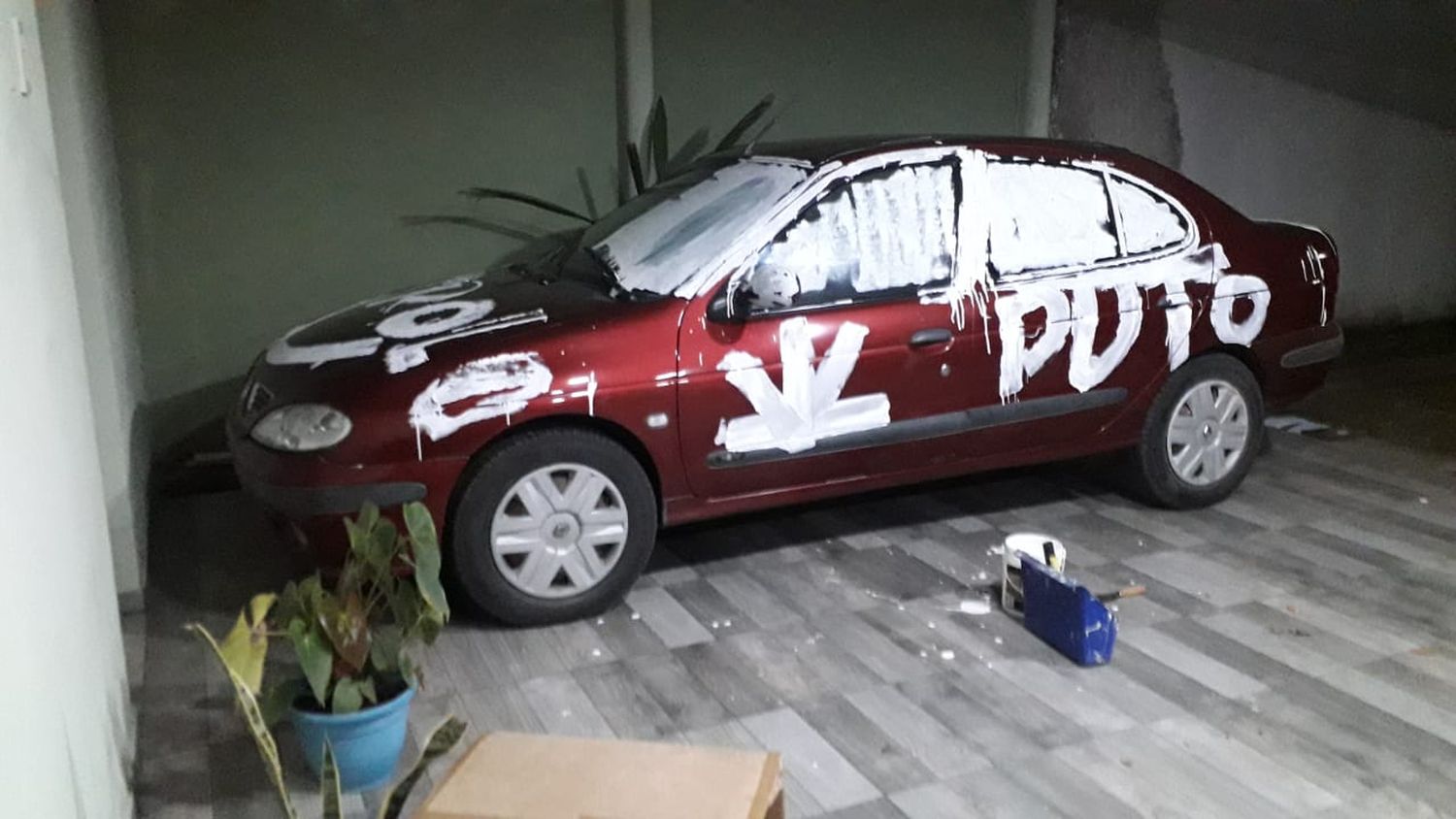 Renault Megane vandalizado.