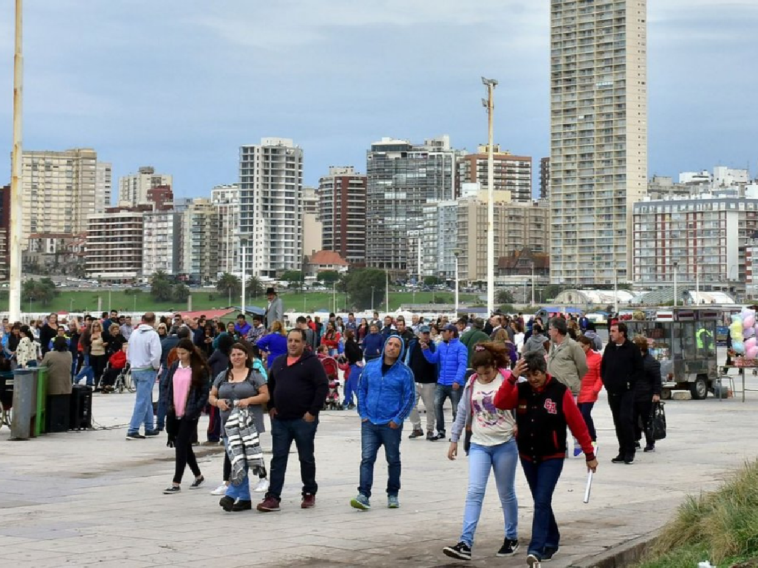 Estiman que más de 1.300.000 turistas viajaron por el país en este fin de semana extra largo