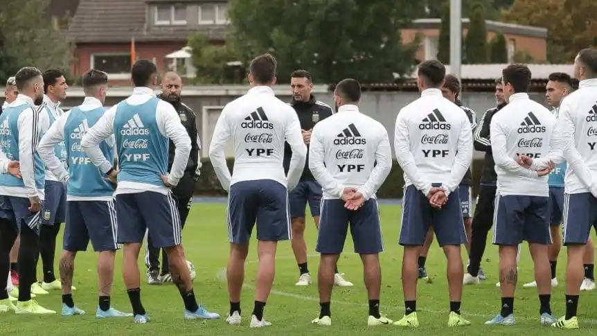 Argentina entrenó por primera vez de cara al choque ante Alemania